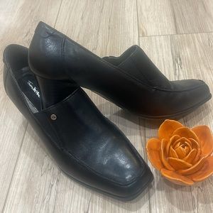 THOM MCAN Women’s EUC Black Block Heeled  Thea Leather Dress Shoes. Size 8.